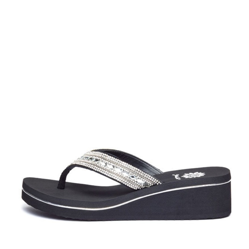 YELLOW BOX FLIP FLOPS MARCY COLOR CLEAR NEW IN BOX MEDIUM WIDTH